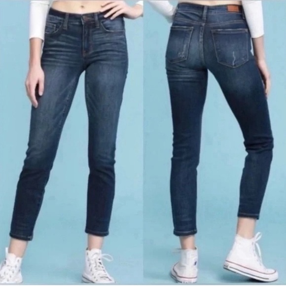 Judy Blue Angie Relaxed Fit Straight Leg Jean - Picture 1 of 16